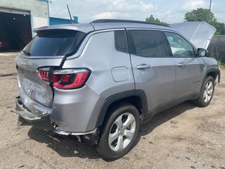 2018 Jeep Compass Latitude 4x4 - Exterior Rear Right Corner Image